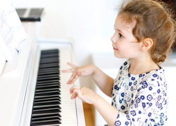 Otrok v glasbeni šoli